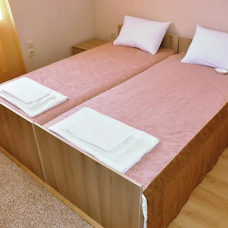 מלון Garni Tri O קרגיובאק