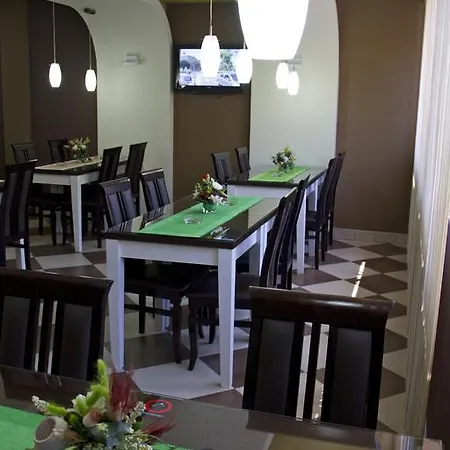 Garni Tri O מלון קרגיובאק