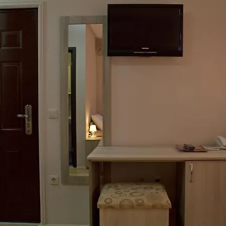 Hotel Garni Tri O 3*