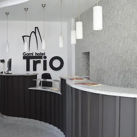 מלון Garni Tri O 3*